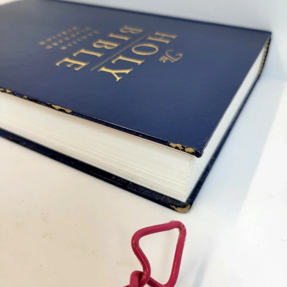 Holy Bible ESV English Standard Version Crossway Blue HC Pew Church Bible 2002‎